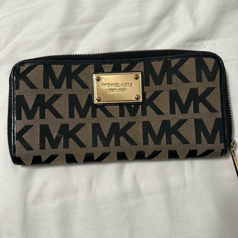 Michael kors wallet